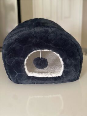 Whisker City® Navy Fur Cat Hide Hut Bed